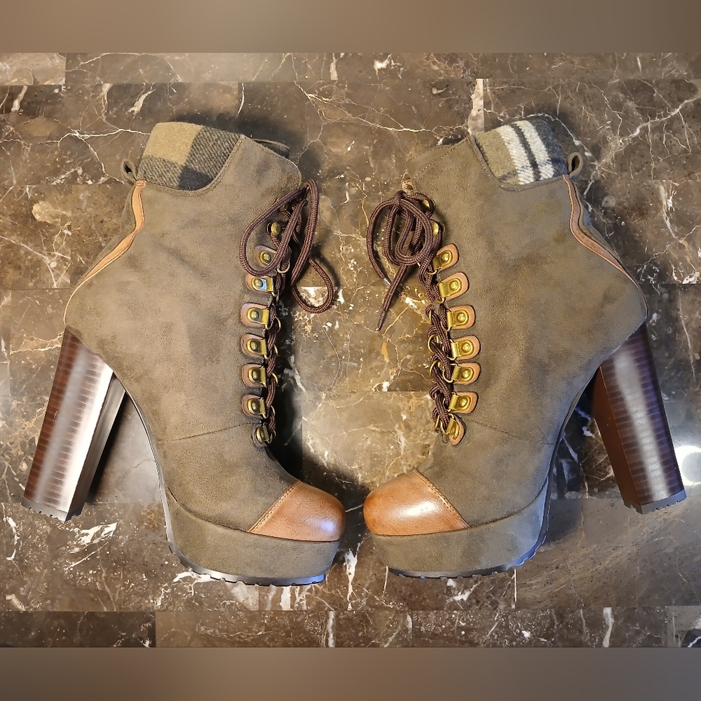 Luichiny Olive and Tan 4.5" Block Heeled Boots - Picture 2 of 12
